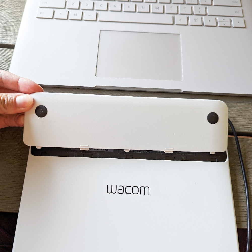 Wacom Intuos Tablet for Drawing, Writing, Design - Picture 9 of 16